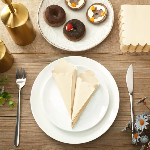 Miniatura 5 de Fuutreo 200 servilletas de cóctel de 2 capas con bordes festoneados plegadas de 5 x 5 pulgadas, desechables para cenas, bodas, fiestas de Crema