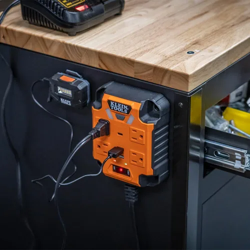 Miniatura 11 de Klein Tools 29601 Regleta magnética con protector de sobretensión, cable de extensión, 4 tomacorrientes, 3 puertos USB, cable de 5 pies, caja