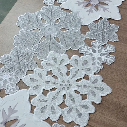 Miniatura 3 de Grelucgo Camino de mesa bordado a máquina y cortado a mano con copos de nieve gris plateado y blanco para vacaciones de Navidad (13.5 x 69 pulgadas)