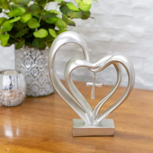 Miniatura 2 de Cruz de acabado mate en plata de 13 x 8 pulgadas de Dicksons con corazones en el medio, tope de mesa "El matrimonio necesita de tres" Tono plateado
