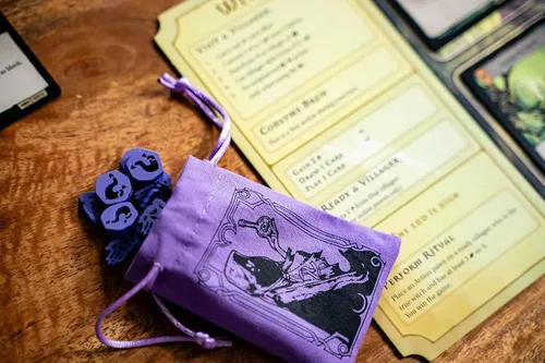 Miniatura 4 de Capstone Games Pagan: Destino de Roanoke - Juego de Fichas de Madera, 125 Fichas Pintadas y 3 Bolsas de Tela Impresas Personalizadas