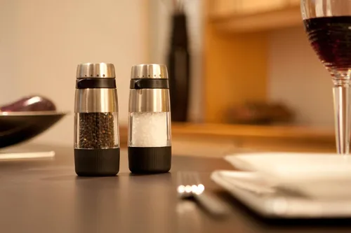 Miniatura 3 de OXO Good Grips Accent - Molinillo de sal sin desorden