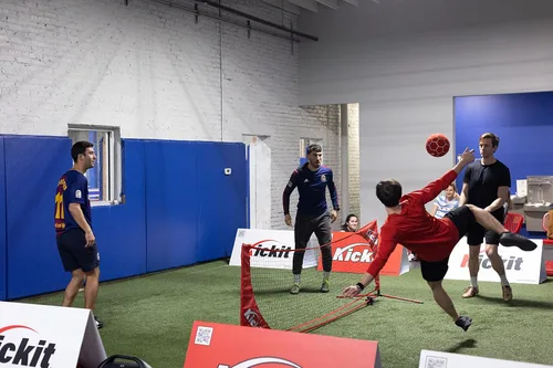 Miniatura 8 de Kickit Pelota de tenis de fútbol, pelota ligera suave oficial para entrenamiento, estilo libre y malabares, diversión al aire libre para todas