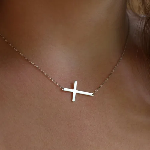 Miniatura 2 de Collar con cruz ubicada de costado de plata de ley 925