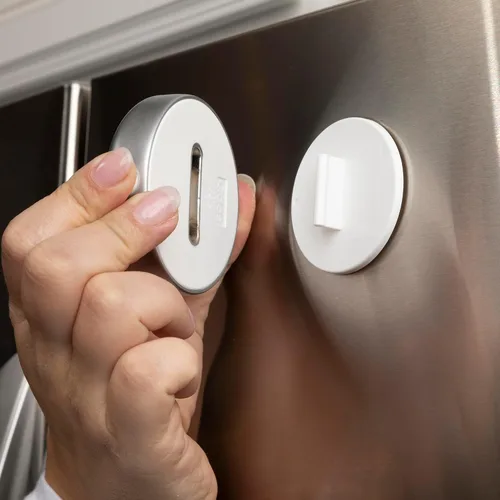 Miniatura 6 de Qdos Safety Cerradura adhesiva para nevera/congelador Cromo Fácil operación con una sola mano - Diseño patentado ZeroPinch - Cerradura