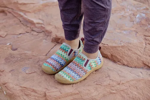 Miniatura 6 de KEEN Howser - Pantuflas de lona cómodas y casuales para mujer