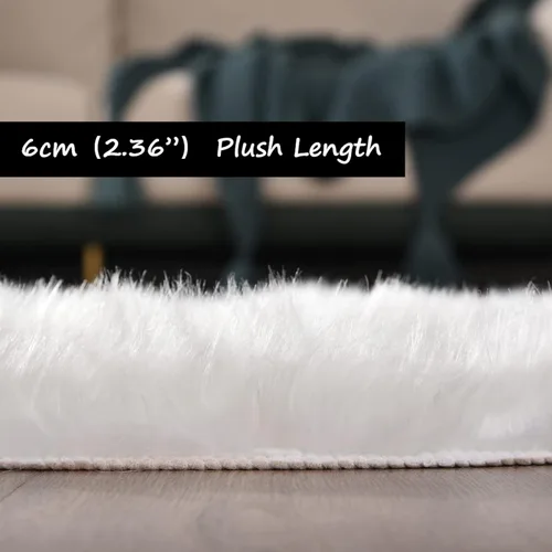 Miniatura 3 de Goolela - Alfombra de pelo sintético blanco rectangular de 2x6 pies, alfombra de piel de oveja sintética para dormitorio, alfombras esponjosas