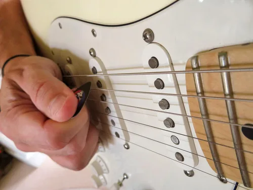 Miniatura 6 de Juego de púas de guitarra de 12 álbumes clásicos para cada guitarrista. Impresión a doble cara. Púas de 0,46, 0,71, 0,81, 0,88, 0,96 y 1,2 mm