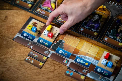 Miniatura 5 de Renegade Game Studios: Scholars of the South Tigris Strategy Board Game, Colocación de Trabajadores Independientes, 2-4 jugadores, 60-90 minutos