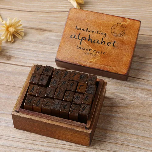 Miniatura 5 de DIYOMR Sellos de letras vintage, sellos de goma de madera, juego de 26 sellos del alfabeto con caja de madera roja antigua vintage para hacer