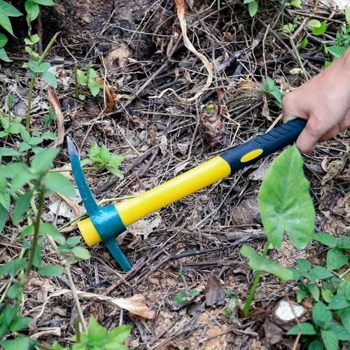 Miniatura 6 de KEILEOHO Azada de mattock de 15 pulgadas, hacha forjada para jardín con mango de goma, azada de mattock para jardinería, aflojar el suelo, acampar
