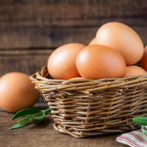 Miniatura 3 de YunKo Huevos de Pascua de madera, 6 piezas de huevos falsos para gallinero, huevos de Pascua para manualidades, huevos de nido marrón para poner