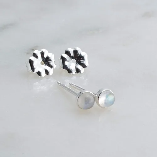 Miniatura 78 de Aretes pequeños de plata de ley para cartílago, tragus, hélix, múltiples piercings hipoalergénicos, piedra natal para mujer, juego de bisel