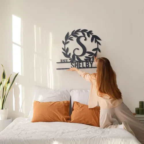 Miniatura 3 de RealSteel Arte de pared de metal personalizado, letra de monograma personalizada con corona decorativa, nombre de la familia, regalo personalizable