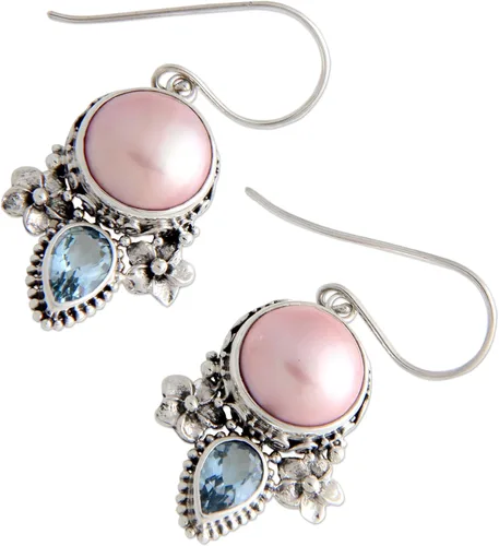 Miniatura 2 de NOVICA Aretes artesanales hechos a mano con perlas cultivadas de agua dulce y topacio azul, plata de ley 925, diseño floral de Indonesia blanca