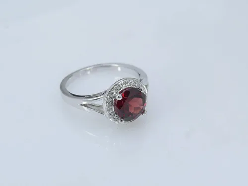 Miniatura 110 de Dazzlingrock Collection Anillo de compromiso redondo de 0.276 in con halo de diamante blanco y vástago dividido para ella en oro macizo de 14