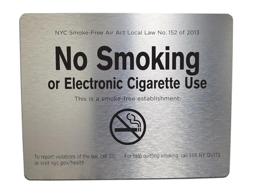 "Ley local Nº 152 de 2013 de la Ley de Aire Libre de Humo de Nueva York" - 6" x 8" No fumar o uso de cigarrillos electrónicos Cartel de aluminio