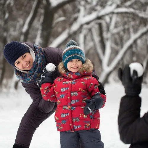 Miniatura 6 de URATOT - Paquete de 25 bolas de juguete de nieve para interiores para niños, bolas de nieve de felpa falsas suaves, bolas de nieve artificiales