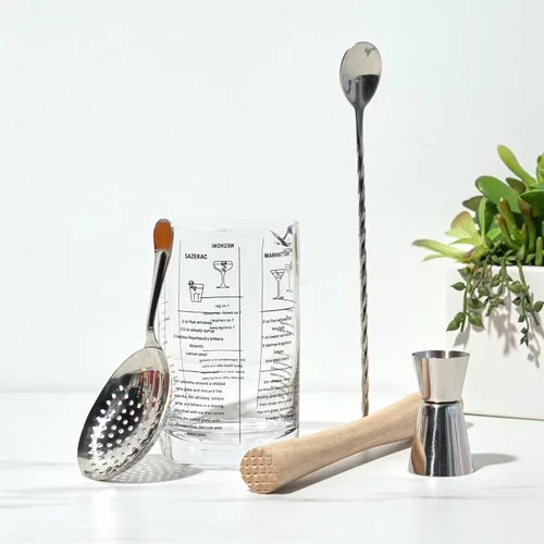 Miniatura 7 de True Kit de barman de mezcla de acero inoxidable, incluye vaso de mezcla de recetas, colador julep, mezclador, doble jigger y cuchara para bebidas