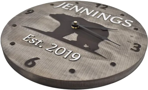 Miniatura 6 de Reloj de oso de madera hecho a mano de 11 pulgadas personalizado con apellido y año de boda