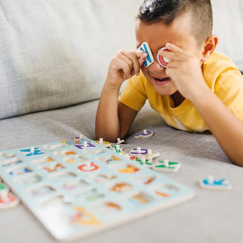Miniatura 2 de Melissa & Doug Disney Classics - Rompecabezas de madera con diseño del alfabeto (26 piezas)