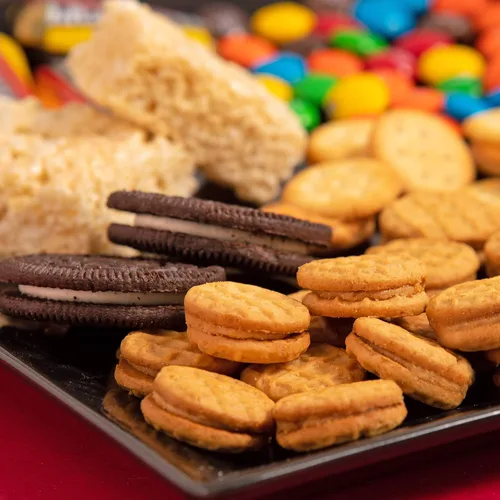 Miniatura 4 de Paquete de cuidado de caja de aperitivos pequeña (paquete variado de 31 piezas), papas fritas, dulces, cacahuetes, palomitas de maíz, galletas