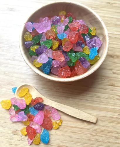 Miniatura 6 de SweetGlob Gemas grandes de caramelo de azúcar de roca antiguas, cristales de roca de azúcar en trozos (sabores surtidos, 1 libra)