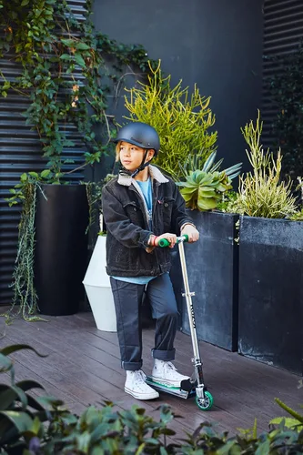 Miniatura 6 de Razor A Patinete para niños - Ligero, plegable, marco de aluminio y manillar ajustable Claro/Negro