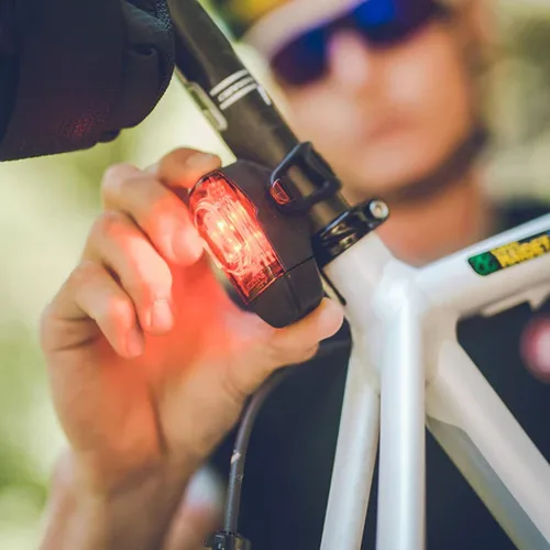 Miniatura 6 de LEZYNE KTV Drive - Luz trasera LED recargable IPX7 impermeable de visibilidad de 270 grados con múltiples modos, correa de montaje incluida