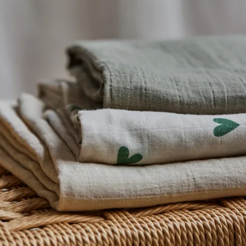 Miniatura 8 de Swaddle - 100% algodón orgánico - Mantas de muselina para recién nacido, 47 x 47 pulgadas (corazones verdes)