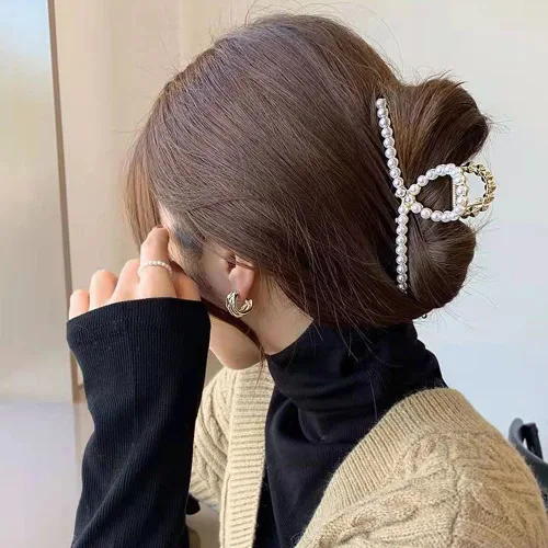 Miniatura 12 de Pinzas de metal grandes para el cabello con diseño de lazo negro y perlas blancas, pinzas antideslizantes para mujeres y niñas, agarre fuerte