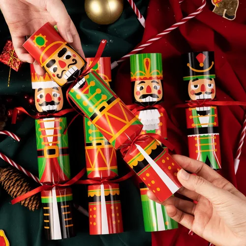 Miniatura 7 de JOYIN 8 piezas de recuerdos de fiesta de Navidad sin enganches, lindos regalos divertidos de diseño de Navidad para niños, incluye sombrero
