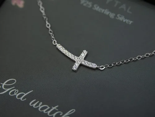 Miniatura 2 de EFYTAL Regalos cristianos para mujer, pequeño colgante de cruz de circonita cúbica lateral, regalos de confirmación para niñas adolescentes. Regalos