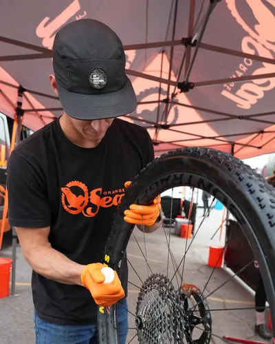 Miniatura 3 de Orange Seal - Sellador de neumáticos de bicicleta sin cámara de fórmula de resistencia Larga duración, sellado rápido para neumáticos