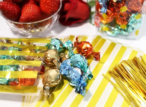 Miniatura 8 de WOKawaiYo HOPEMT - 200 bolsas de plástico translúcidas de rayas doradas/bolsas de celofán con 100 lazos dorados para galletas, pasteles, chocolate