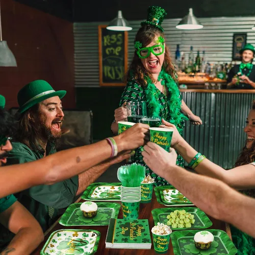 Miniatura 4 de Juego de vajilla de 200 piezas para fiesta del Día de San Patricio, juego de vajilla de trébol verde para 25 invitados, a cuadros, trébol