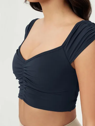 Miniatura 8 de ODODOS Camiseta corta sin mangas con cuello en V y frente fruncido para mujer, recortada en la espalda, manga casquillo