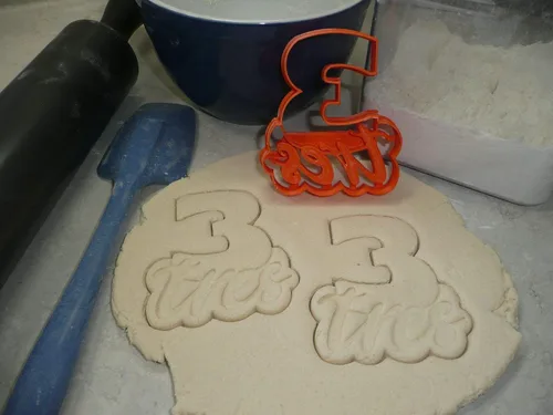 Miniatura 6 de NUMERO TRES 3 CON PALABRA CORTADOR DE GALLETAS HECHO EN USA PR4123