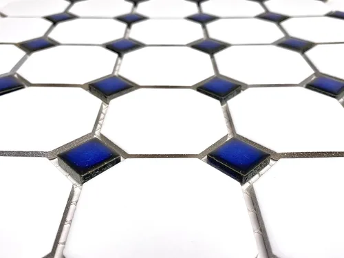 Miniatura 2 de Tenedos Mosaico de porcelana octagonal blanco mate con puntos azules cobalto brillantes, diseño italiano para suelos de baño y salpicaduras