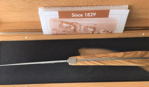 Miniatura 7 de Laguiole en Aubrac Cuchillo de queso hecho a mano 'Le Buron' KMF99OLI/LZB1 Mango de madera de olivo