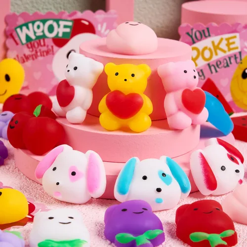Miniatura 3 de JOYIN Paquete de 30 tarjetas de regalo para el día de San Valentín con juguetes esponjosos Mochi de frutas, juguetes para aliviar el estrés, juguete
