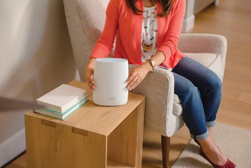 Miniatura 6 de NETGEAR Orbi Router Sistema WiFi de malla para todo el hogar, enrutador WiFi de tres bandas. Hasta 2,500 pies cuadrados de cobertura WiFi, AC3000