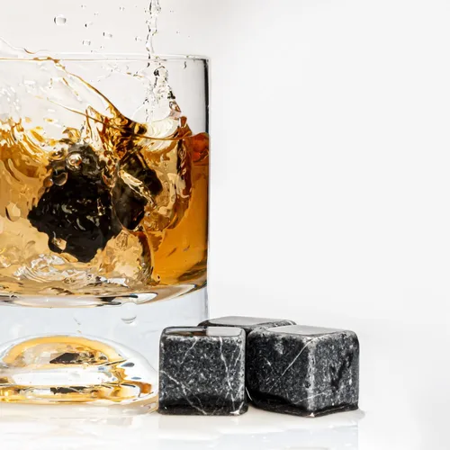 Miniatura 5 de Juego de regalo de piedras de whisky premium con 12 piedras y bolsa. Whisky, Bourbon, Cognac, Scotch, Ginebra, bebida de vino. Cubitos de hielo