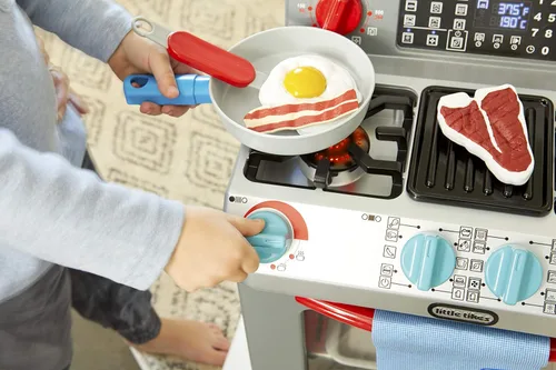 Miniatura 6 de Little Tikes First Oven - Electrodoméstico de juego de simulación realista para niños, cocina de juego con 11 accesorios y sonidos de cocina