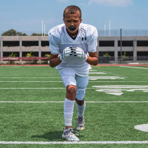 Miniatura 3 de Under Armour - Camiseta de fútbol para jóvenesniños, para práctica y días de juego, transpirable y liviana