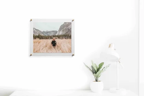 Miniatura 2 de Marco de fotos acrílico flotante de doble panel transparente de 18 x 24 pulgadas con herrajes plateados para mostrar arte y fotos en la pared