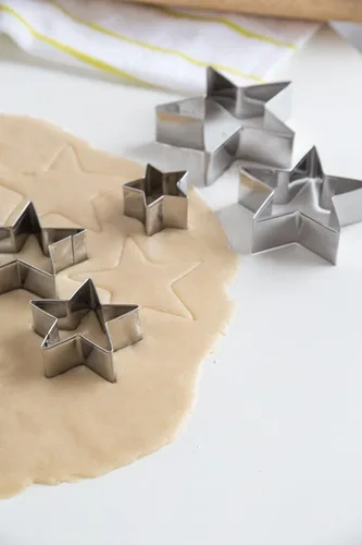 Miniatura 6 de Fox Run Cortadores de galletas de estrella de acero inoxidable, juego de 5 cortadores en forma de estrella