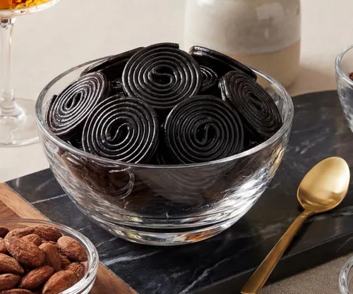 Miniatura 4 de Black Regaliz Wheels Candy Bolsa de 2 lb – Soft Chewy Classic Twists Bulk Retro Snack Treats. Aproximadamente 80 ruedas por bolsa