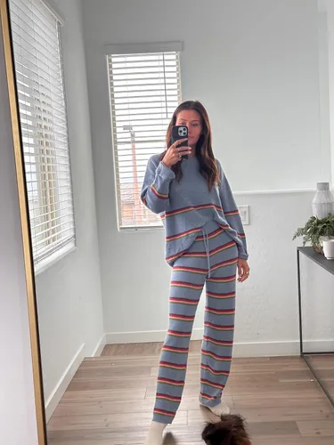Miniatura 5 de SCUSTY Conjunto de 2 piezas para mujer, suéteres de rayas de otoño de gran tamaño, ropa de descanso, suéter de manga larga de punto acogedor