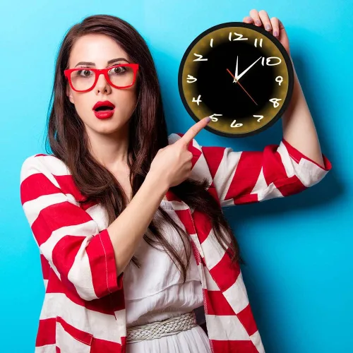 Miniatura 9 de Geek Alerts Reloj de pared con movimiento silencioso inverso con control de sonido, luz nocturna LED, funciona con pilas, números inusuales de 12